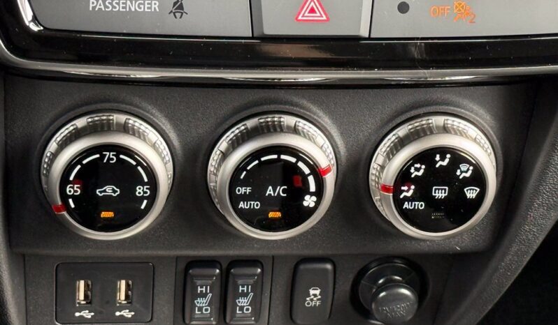 
								Mitsubishi Outlander Sport full									
