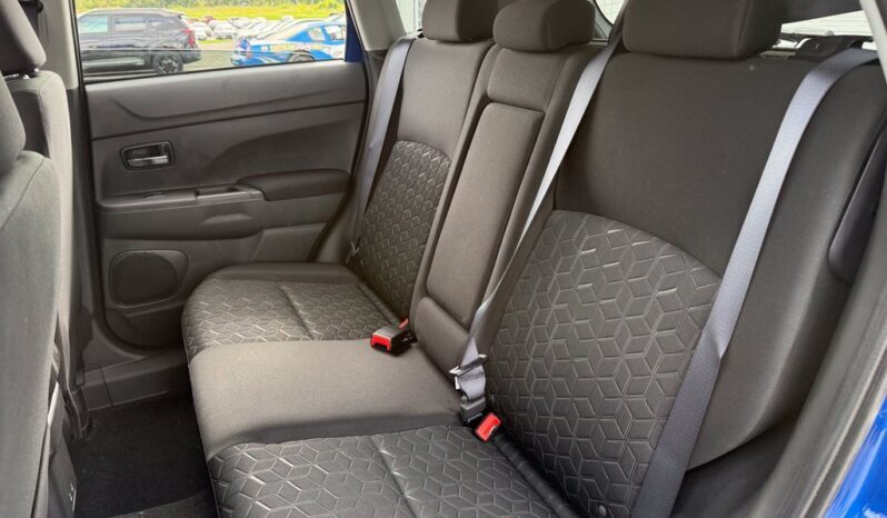 
								Mitsubishi Outlander Sport full									