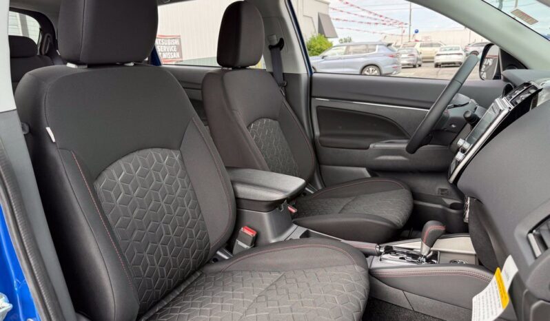 
								Mitsubishi Outlander Sport full									