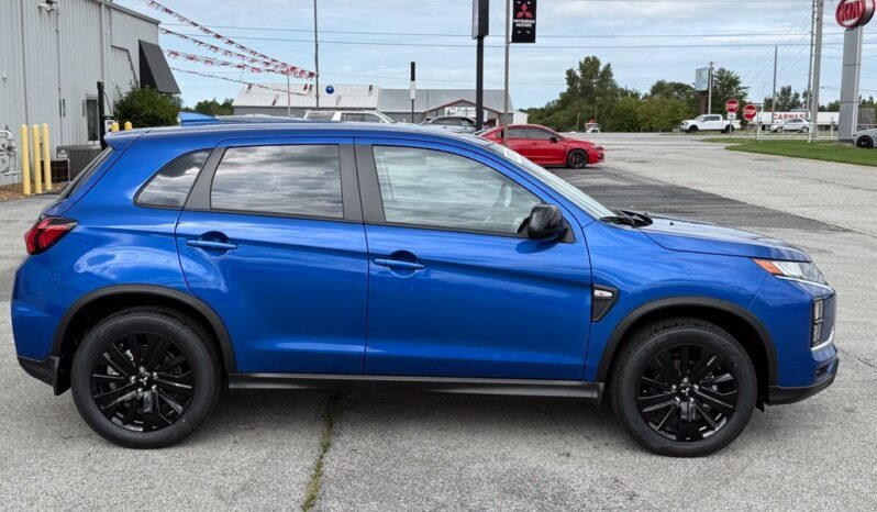 
								Mitsubishi Outlander Sport full									