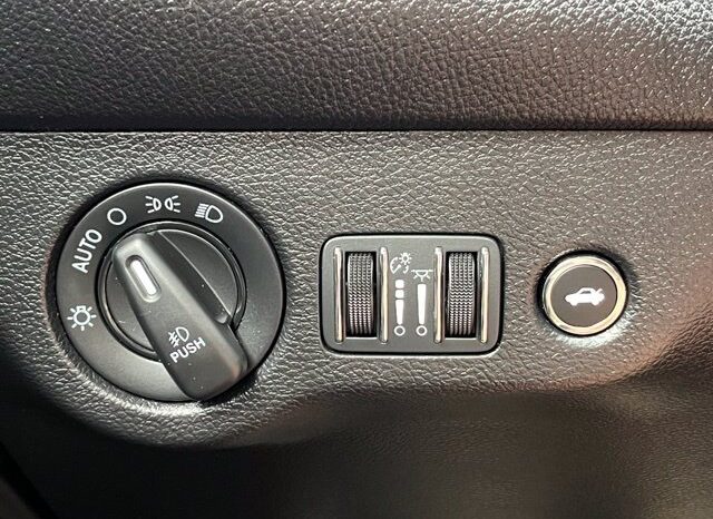 
								Dodge Challenger full									
