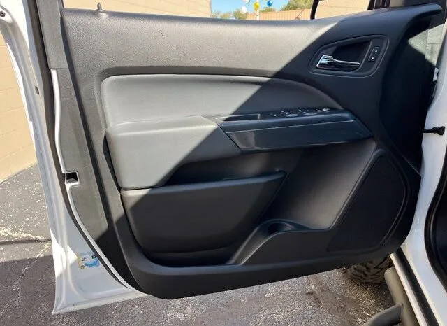 
								Chevrolet Colorado full									