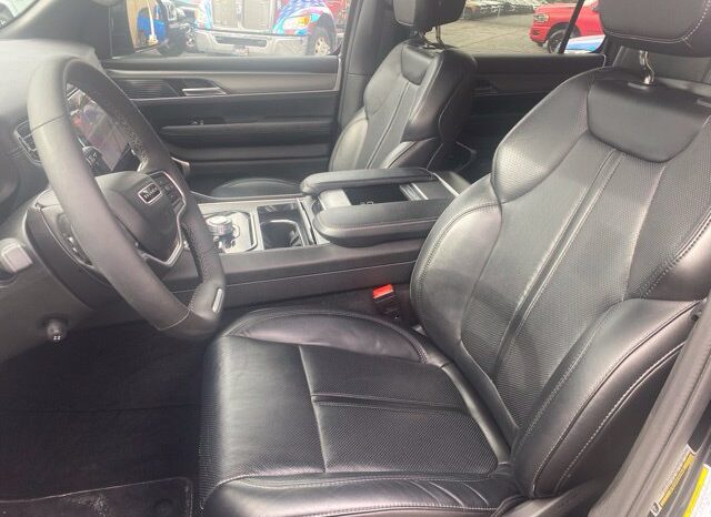 
								Jeep Wagoneer full									
