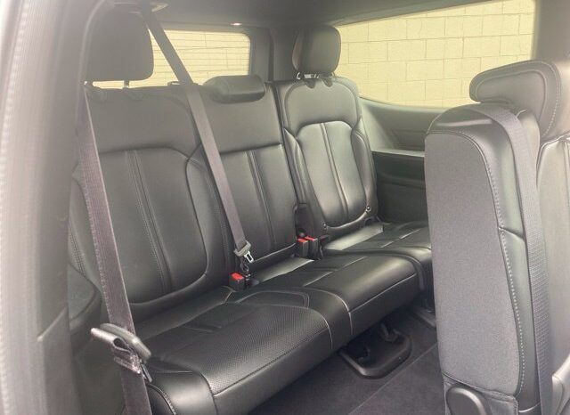 
								Jeep Wagoneer full									