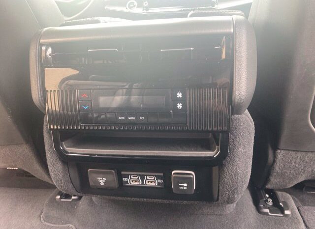 
								Jeep Wagoneer full									