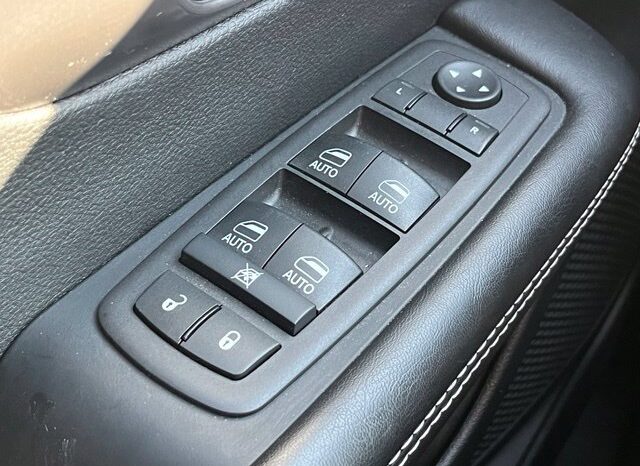 
								Chrysler Pacifica full									