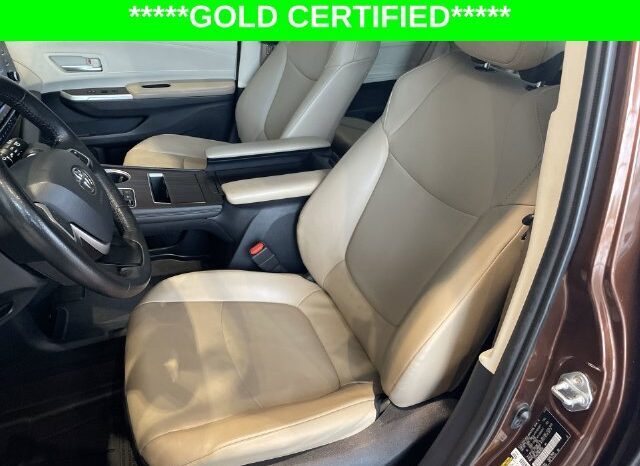
								Toyota Sienna full									
