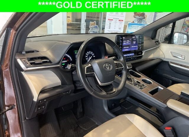 
								Toyota Sienna full									
