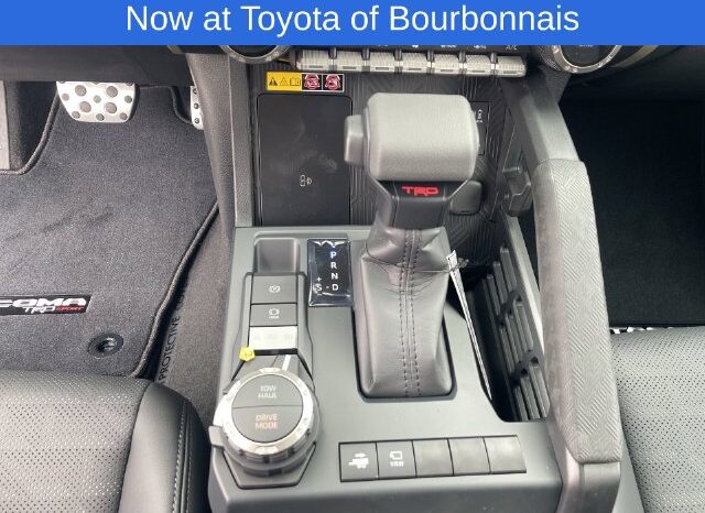 
								Toyota Tacoma full									