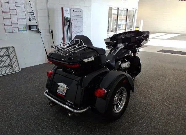 
								Harley-Davidson TriGlide full									