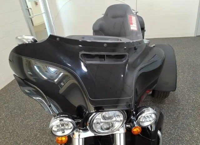 
								Harley-Davidson TriGlide full									