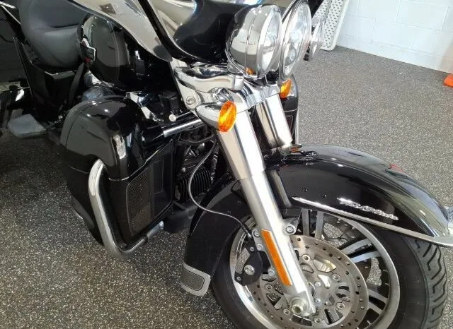 
								Harley-Davidson TriGlide full									