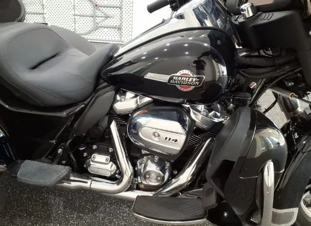 
								Harley-Davidson TriGlide full									