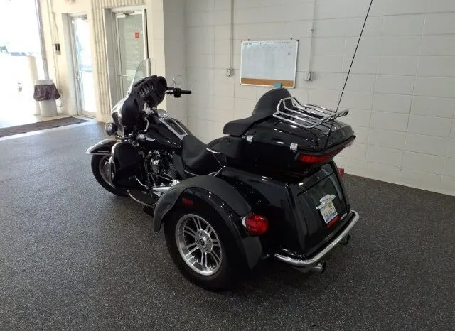 
								Harley-Davidson TriGlide full									