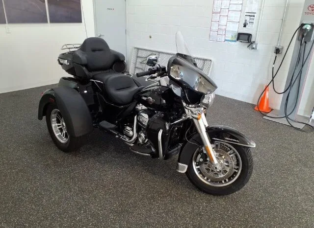 
								Harley-Davidson TriGlide full									