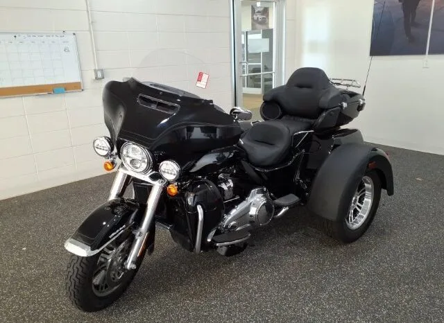 
								Harley-Davidson TriGlide full									