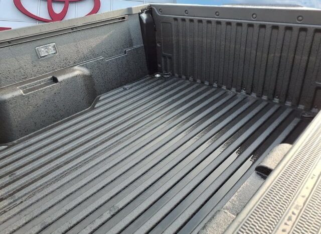 
								Toyota Tacoma full									