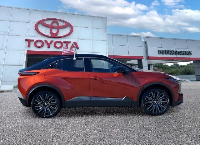 
								Toyota C-HR full									