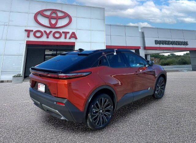
								Toyota C-HR full									