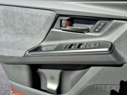 
										Toyota C-HR full									