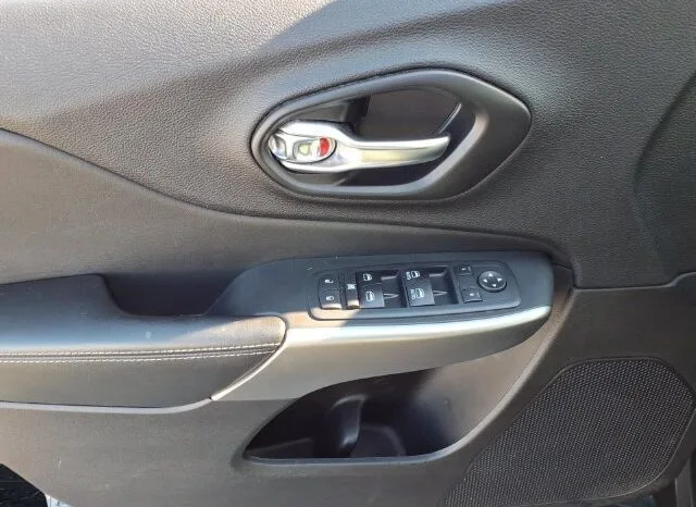 
								Jeep Cherokee full									