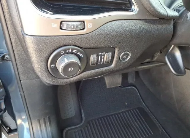 
								Jeep Cherokee full									