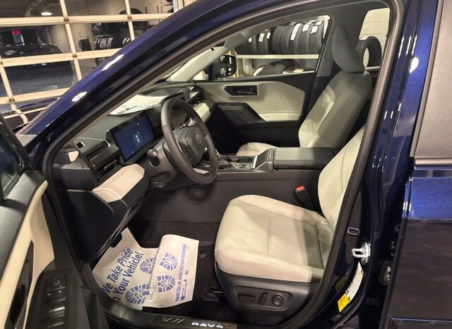 
								Toyota RAV4 full									