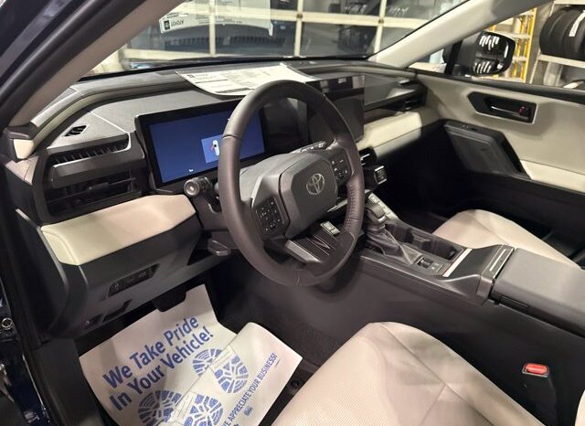 
								Toyota RAV4 full									
