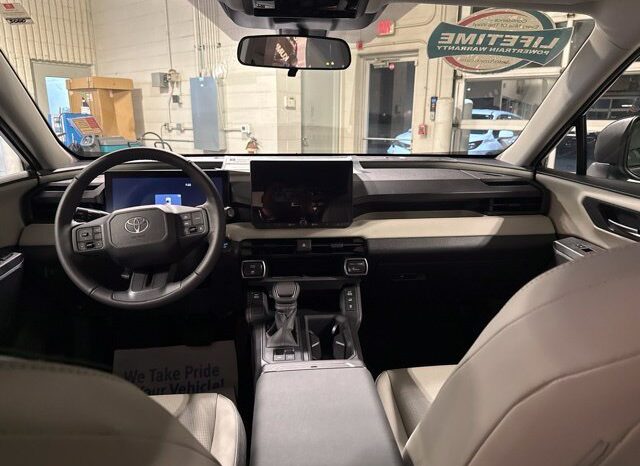 
								Toyota RAV4 full									
