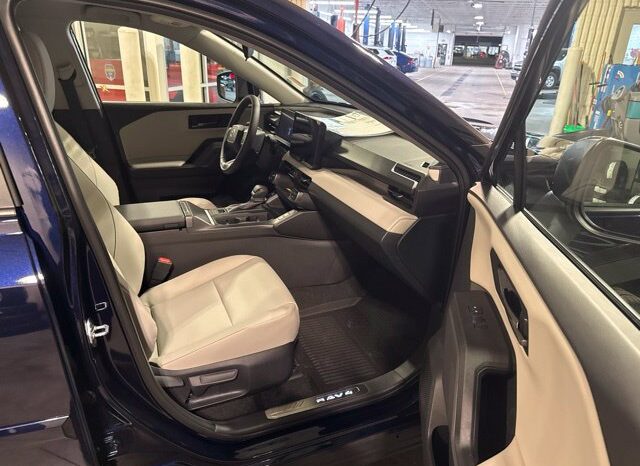 
								Toyota RAV4 full									