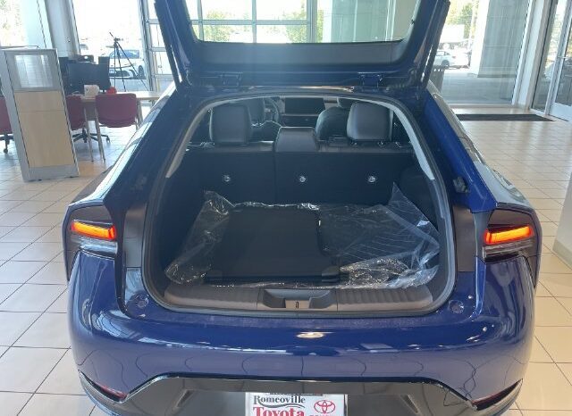 
								Toyota Prius full									