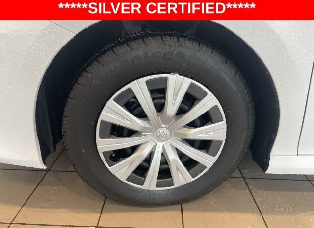 
								Toyota Camry Hybrid full									