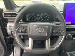 
										Toyota Tacoma Hybrid full									