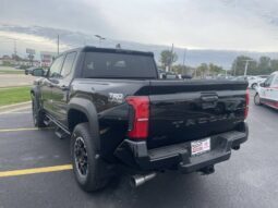 
										Toyota Tacoma Hybrid full									