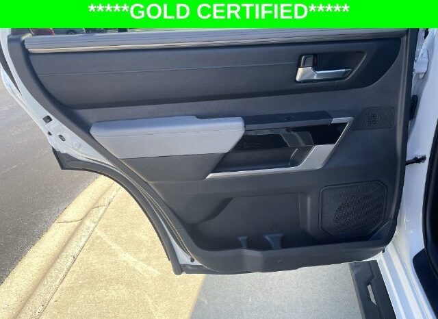 
								Toyota Sequoia full									