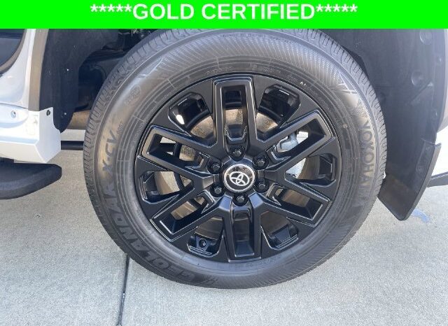 
								Toyota Sequoia full									
