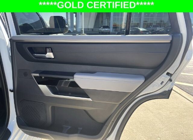 
								Toyota Sequoia full									