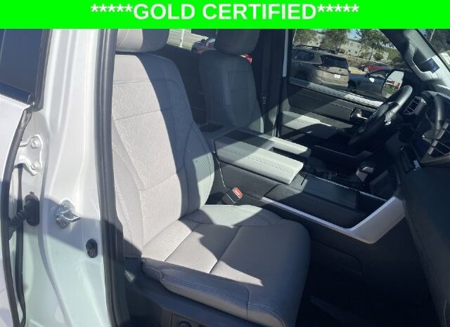 
								Toyota Sequoia full									