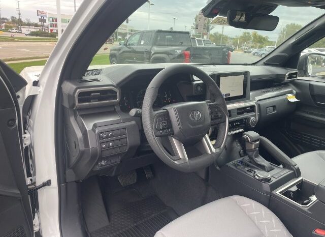 
								Toyota Tacoma full									
