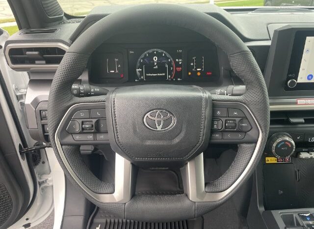 
								Toyota Tacoma full									