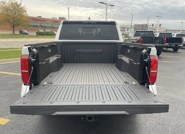 
								Toyota Tacoma full									