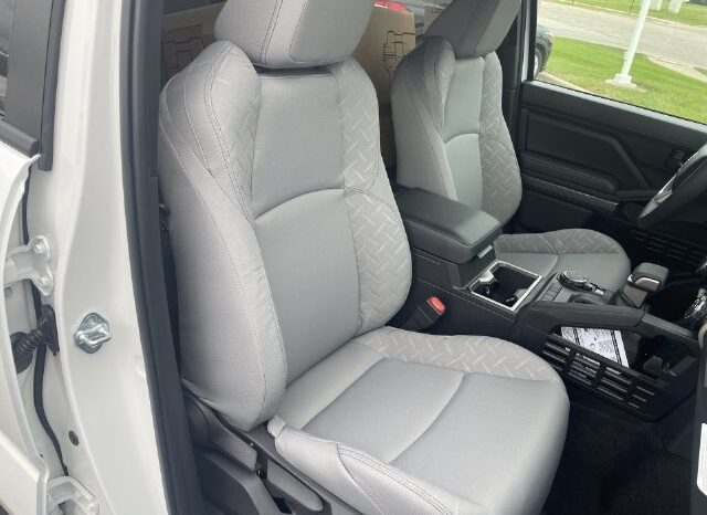 
								Toyota Tacoma full									
