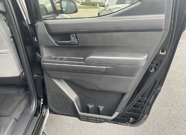 
								Toyota Tacoma full									