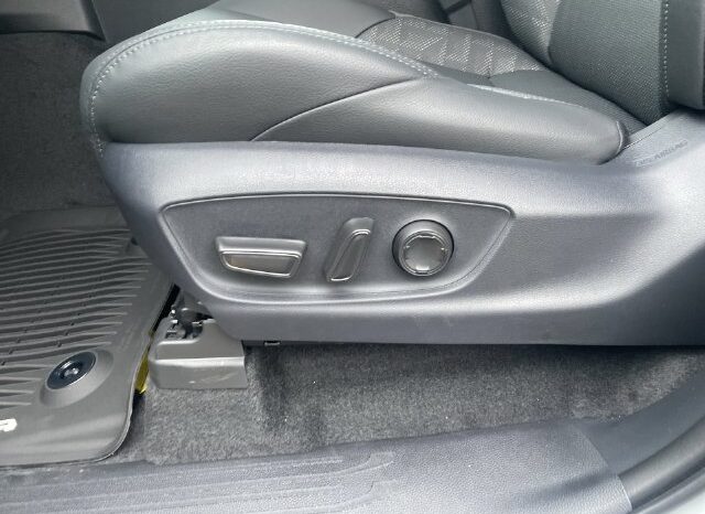 
								Toyota Tacoma full									