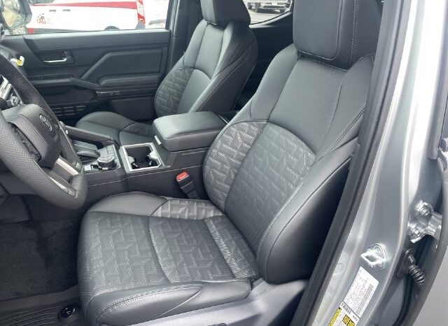 
								Toyota Tacoma full									