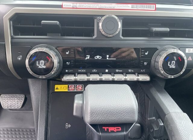 
								Toyota Tacoma full									