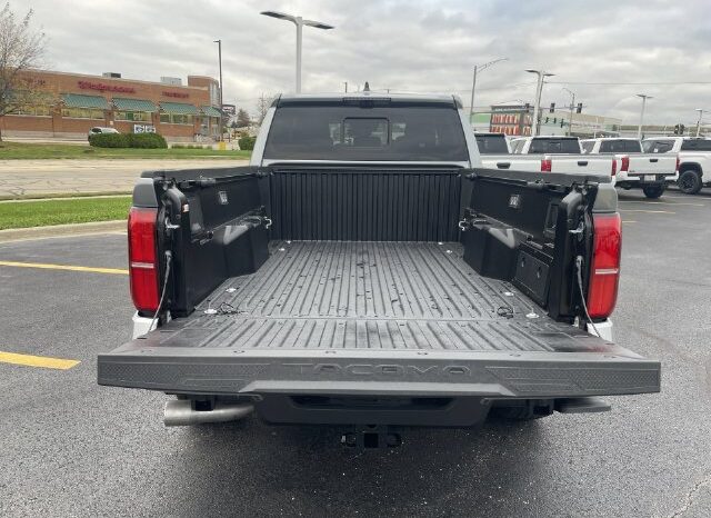 
								Toyota Tacoma full									