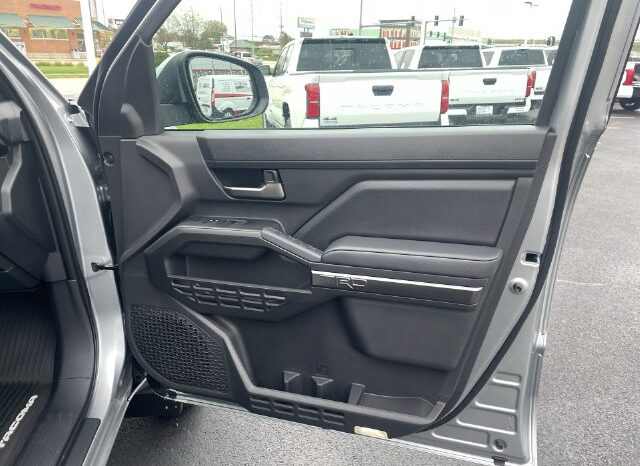 
								Toyota Tacoma full									