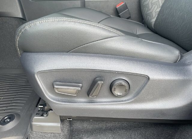 
								Toyota Tacoma full									