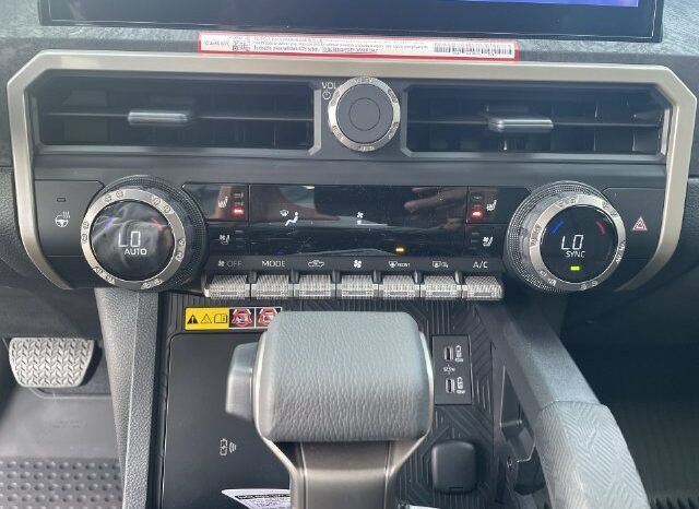 
								Toyota Tacoma full									
